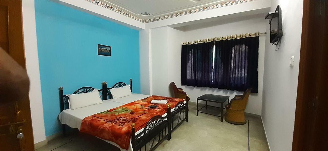 Hotel Ishwar Palace Udaipur Buitenkant foto